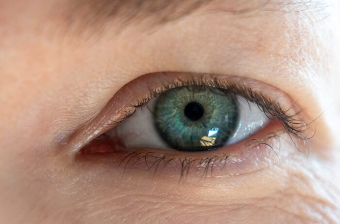 Existe risco de colocar as lentes do lado contrário? Quais as consequências disso?