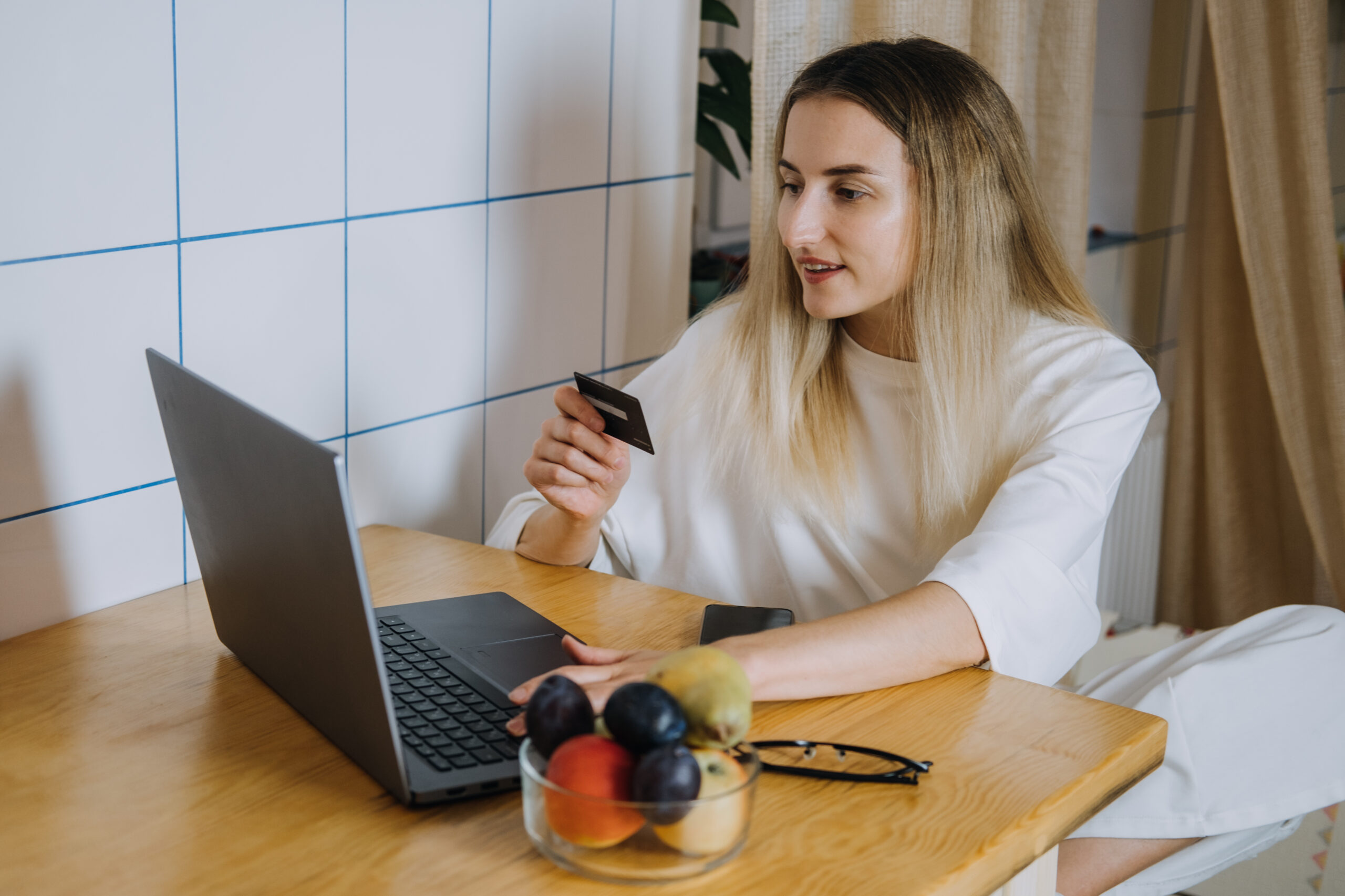 lentes de contato online    https://elements.envato.com/pt-br/what-should-we-buy-next-AVFN66R