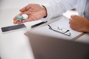 Qual a importância de adquirir lentes de contato indicadas por profissionais?