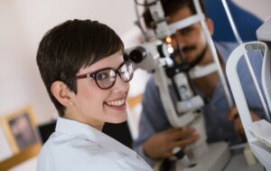 7 Sintomas de que você precisa visitar um Oftalmologista
